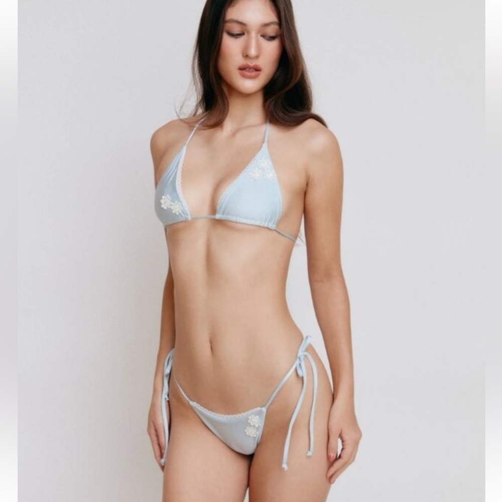 Set Studio × Mixedgals Marcia String
Bikini in Blue